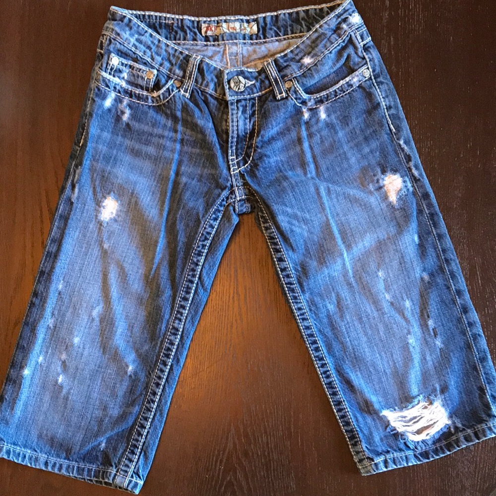 BKE distressed capris